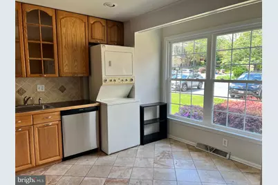 516 Meadow Hall Drive #D516, Rockville, MD 20851 - Photo 5