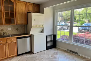 516 Meadow Hall Dr, Rockville, MD 20851 - Photo 5