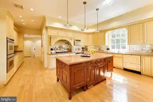 9001 Persimmon Tree Rd, Potomac, MD 20854 - Photo 25