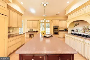 9001 Persimmon Tree Rd, Potomac, MD 20854 - Photo 27