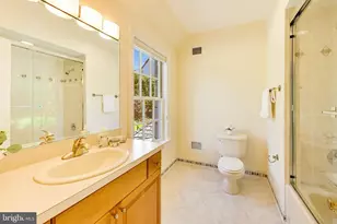 9001 Persimmon Tree Rd, Potomac, MD 20854 - Photo 45