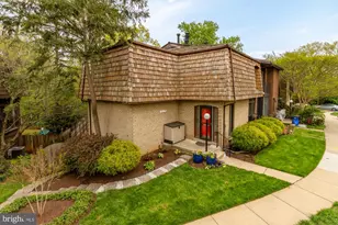 8107 Inverness Ridge Rd, Rockville, MD 20854 - Photo 3