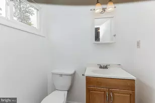 13905 Parkland Dr, Rockville, MD 20853 - Photo 17