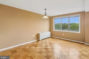 10201 Grosvenor Pl, Rockville, MD 20852 - Photo 11