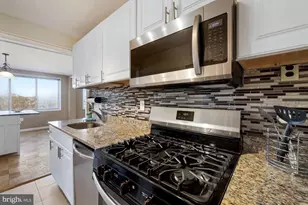 10201 Grosvenor Pl, Rockville, MD 20852 - Photo 19