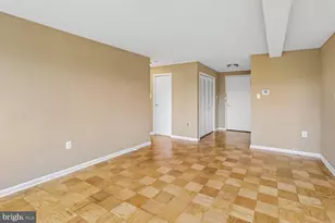 10201 Grosvenor Pl, Rockville, MD 20852 - Photo 9