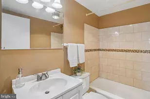 10201 Grosvenor Pl, Rockville, MD 20852 - Photo 27