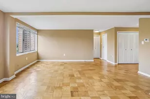 10201 Grosvenor Pl, Rockville, MD 20852 - Photo 7