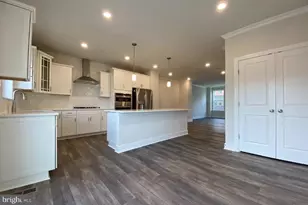 136 Bleeker Pl, Gaithersburg, MD 20878 - Photo 5