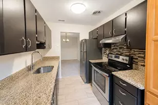9305 Bathgate Ct, Gaithersburg, MD 20886 - Photo 5