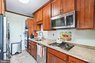 10401 Grosvenor Pl, Rockville, MD 20852 - Photo 5
