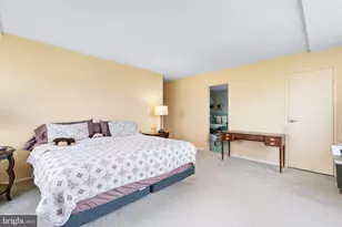 10401 Grosvenor Pl, Rockville, MD 20852 - Photo 11