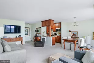 10401 Grosvenor Pl, Rockville, MD 20852 - Photo 3