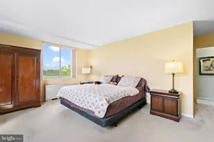 10401 Grosvenor Pl, Rockville, MD 20852 - Photo 9