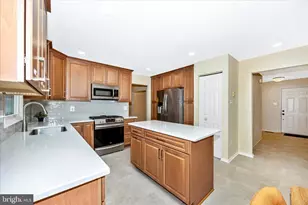 2433 Henslowe Dr, Rockville, MD 20854 - Photo 11
