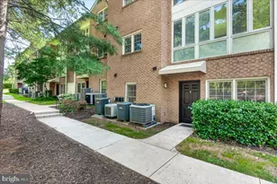 5700 Brewer House Cir, Rockville, MD 20852 - Photo 3