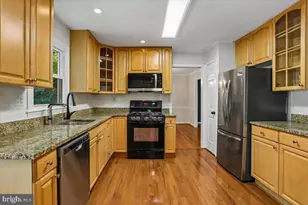 9707 Stoneybrook Dr, Kensington, MD 20895 - Photo 5