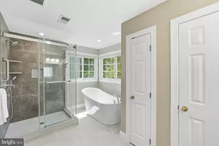 10816 Maplecrest Ln, Potomac, MD 20854 - Photo 15