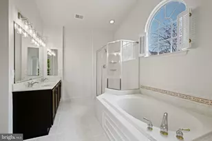 845 Lake Varuna Dr, Gaithersburg, MD 20878 - Photo 29