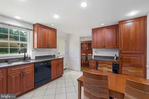 1106 Pipestem Pl, Potomac, MD 20854 - Photo 9