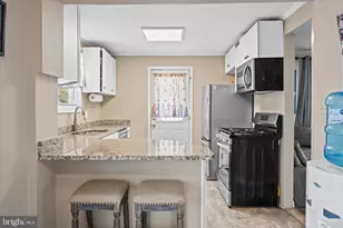 114 Charles St, Rockville, MD 20850 - Photo 29