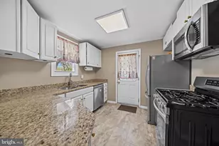 114 Charles St, Rockville, MD 20850 - Photo 25