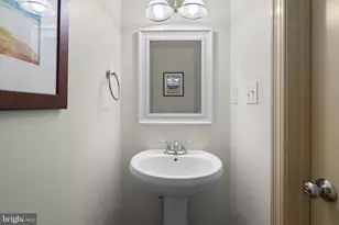 213 Crestmoor Cir, Silver Spring, MD 20901 - Photo 9