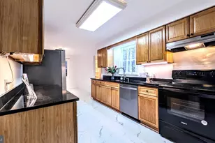 8835 Tuckerman Ln, Potomac, MD 20854 - Photo 9