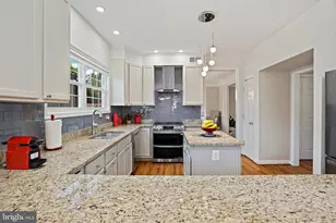 23816 Echo Creek Ct, Gaithersburg, MD 20882 - Photo 9