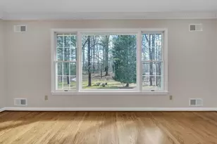 8616 Chateau Dr, Potomac, MD 20854 - Photo 5