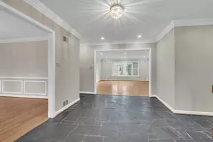 8616 Chateau Dr, Potomac, MD 20854 - Photo 3