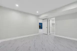 8616 Chateau Dr, Potomac, MD 20854 - Photo 47
