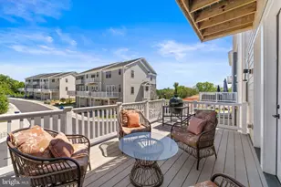 7029 Garrett Rd, Rockville, MD 20855 - Photo 9