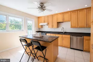 2884 Glenora Ln, Rockville, MD 20850 - Photo 9