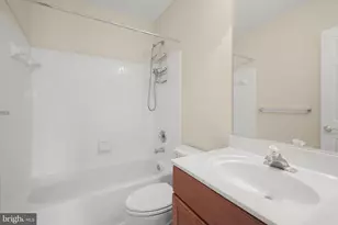 16907 Harbour Town Dr, Ashton, MD 20861 - Photo 47