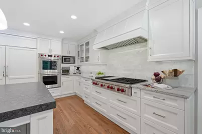 8020 River Falls Drive, Potomac, MD 20854 - Photo 9