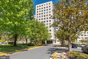 10201 Grosvenor Pl, Rockville, MD 20852 - Photo 19