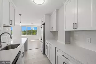 10201 Grosvenor Pl, Rockville, MD 20852 - Photo 7