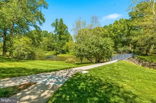 10201 Grosvenor Pl, Rockville, MD 20852 - Photo 29