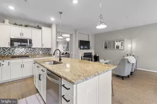 121 Copley Cir, Gaithersburg, MD 20878 - Photo 5
