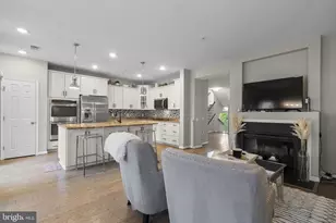 121 Copley Cir, Gaithersburg, MD 20878 - Photo 7