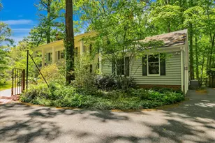 9204 Falls Bridge Ln, Rockville, MD 20854 - Photo 5