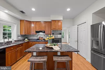 7016 Fawn Trail Court, Bethesda, MD 20817 - Photo 9