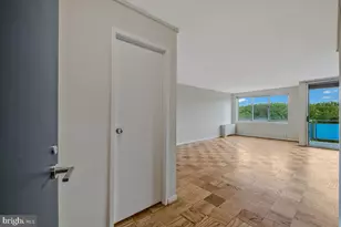 10201 Grosvenor Pl, Rockville, MD 20852 - Photo 3