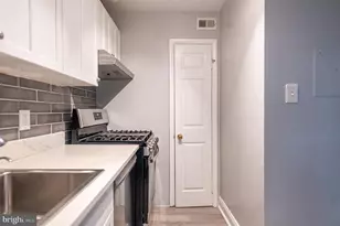 12211 Braxfield Ct, Rockville, MD 20852 - Photo 5