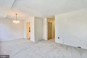 10401 Grosvenor Pl, Rockville, MD 20852 - Photo 5