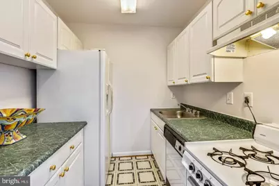 10401 Grosvenor Place #524, Rockville, MD 20852 - Photo 11