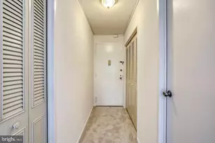 10401 Grosvenor Pl, Rockville, MD 20852 - Photo 9
