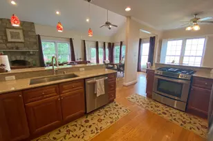 10614 Maplecrest Ln, Potomac, MD 20854 - Photo 13