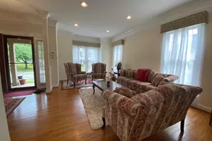 10614 Maplecrest Ln, Potomac, MD 20854 - Photo 5